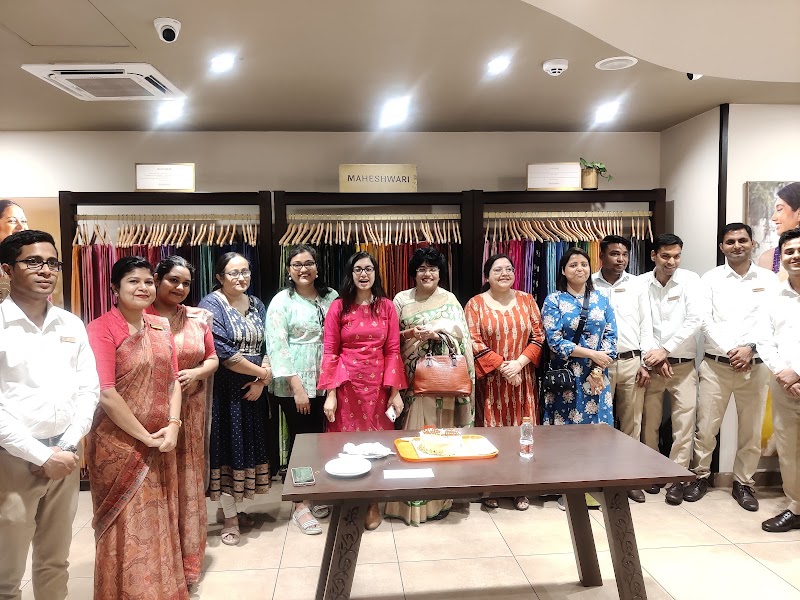 Taneira Sarees (Gariahat, Kolkata) - Taneira Sarees (Gariahat, Kolkata), shop no.95, 1B, Rash Behari Ave, beside Priya Cinema, Manoharpukur, Gariahat, Kolkata, West Bengal 700029, India