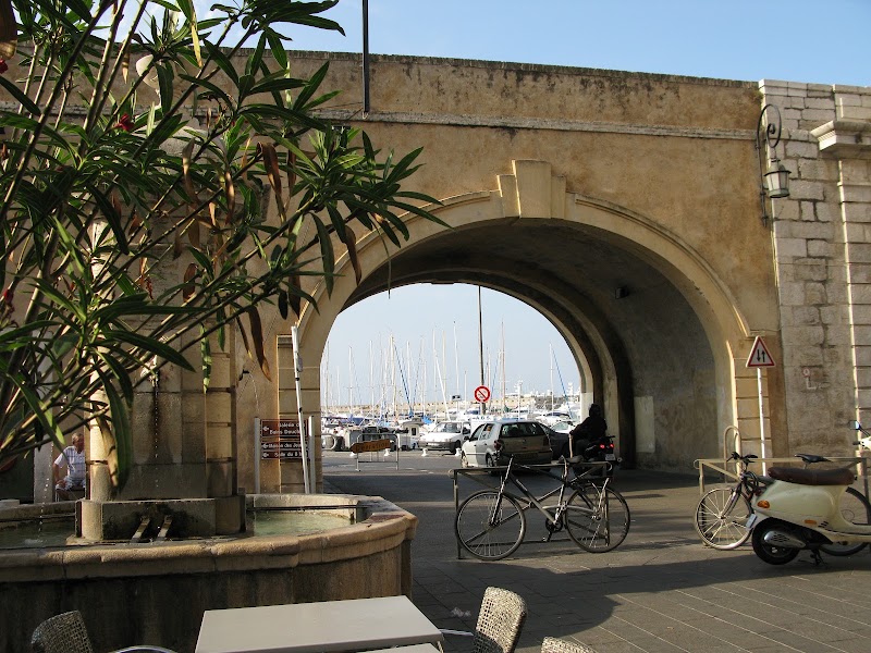 Fontaine d'Aguillon - Fontaine d'Aguillon 50 Bd d'Aguillon, 06600 Antibes, France