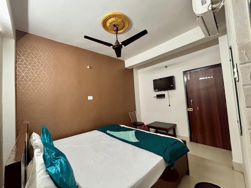 Hotel R Glory - Hotel R Glory Kuntu Pal Market,Vijay Singh Yadav Path, Tribhuvan More, Saguna Khagaul Rd, Mustafapur, Patna, Bihar 801105, India