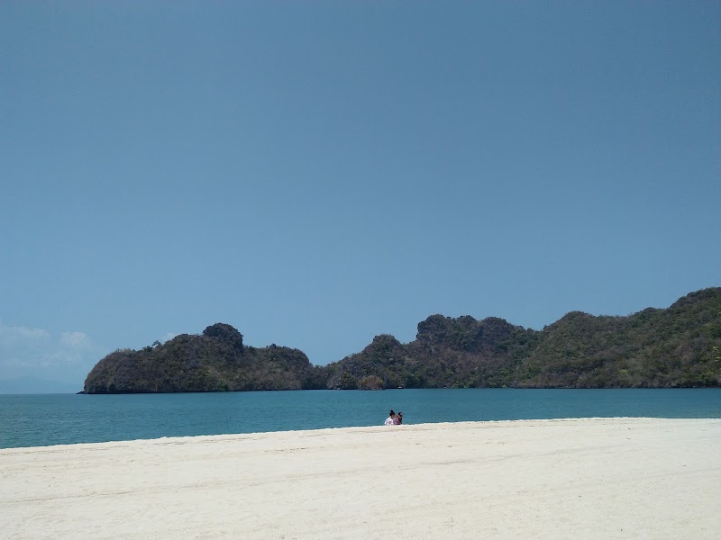 Pantai Tanjong Rhu