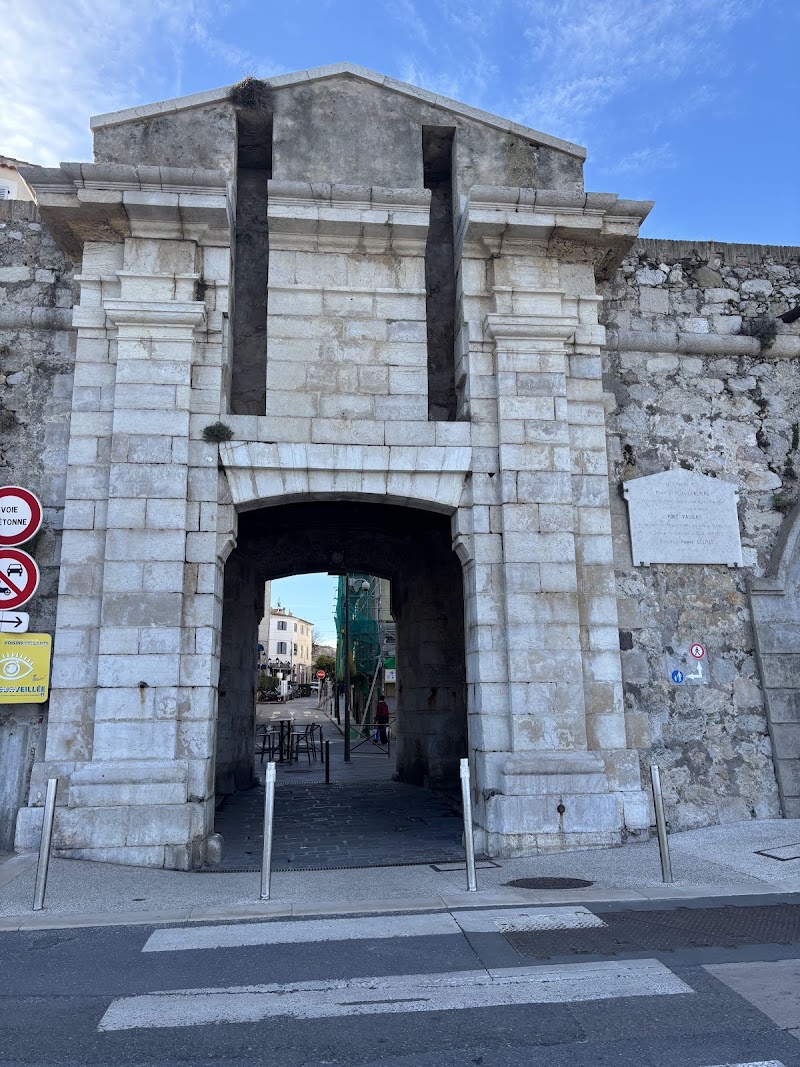 Ramparts - Ramparts 5 Prom. Courtine, 06600 Antibes, France