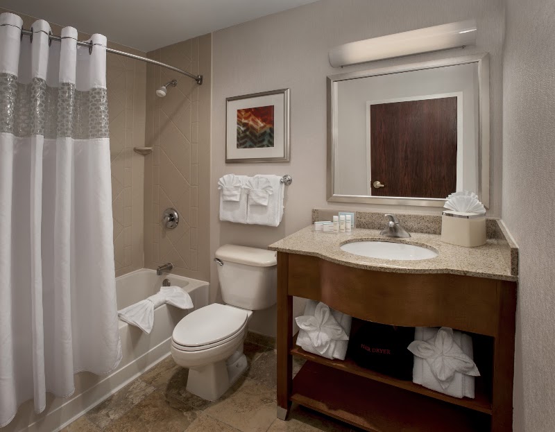 Hampton Inn & Suites Milwaukee Downtown - Hampton Inn & Suites Milwaukee Downtown, 176 W Wisconsin Ave, Milwaukee, WI 53203, USA