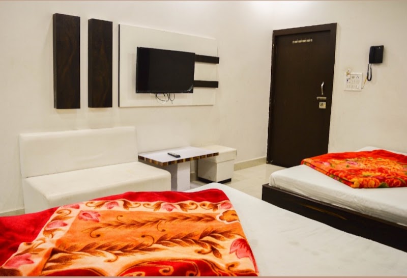 Hotel Shree Dwarkadhish Palace - Hotel Shree Dwarkadhish Palace 8,9/1 Rajabhau, Mahakal Marg, Bakshi Bazar, Kartik Chowk, Ujjain, Madhya Pradesh 456006, India