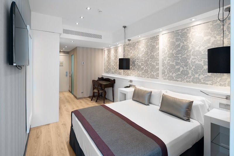 Hotel Catalonia Plaza Catalunya - Hotel Catalonia Plaza Catalunya Carrer de Bergara, 11, Eixample, 08002 Barcelona, Spain