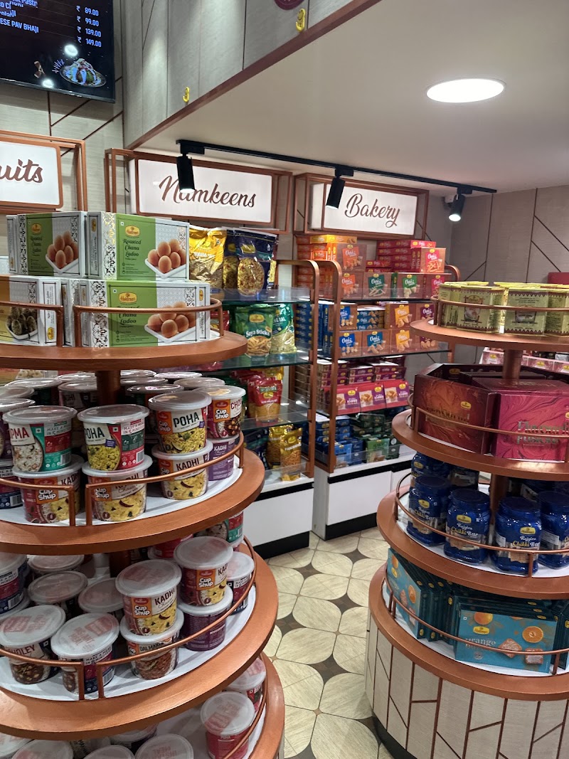 Haldiram's - Haldiram's Haldiram's - Retail Outlet, 4/5, AMIT PLAZA, Manjri Rd, opposite Netaji Mangal Karyalay, Subhash Nagar, Indraprashtha Society, Hadapsar, Pune, Maharashtra 411028, India