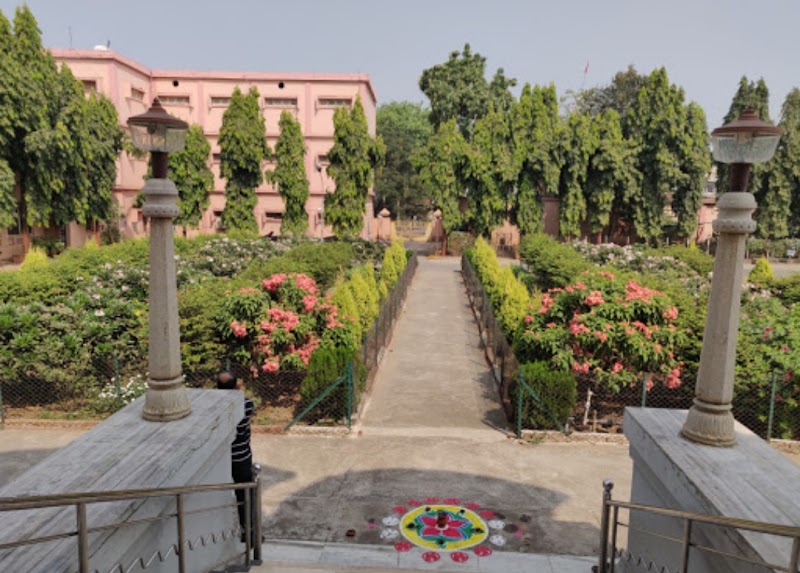 Ramakrishna Mission Vivekananda Aashrama, Raipur - Ramakrishna Mission Vivekananda Aashrama, Raipur, 6JRC+C48, Great Eastern Rd, Near Mouli Mata Mandir, Aminpara, Raipur, Chhattisgarh 492001, India