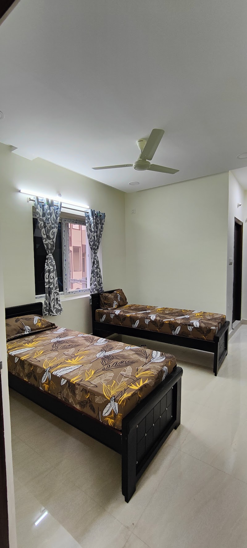 Beehive Accomodations and Co-living - Beehive Accomodations and Co-living Plot no:210,road no 11, road, opposite to bluedart office, VIP Hills, Jaihind Enclave, Madhapur, Hyderabad, Telangana 500081, India