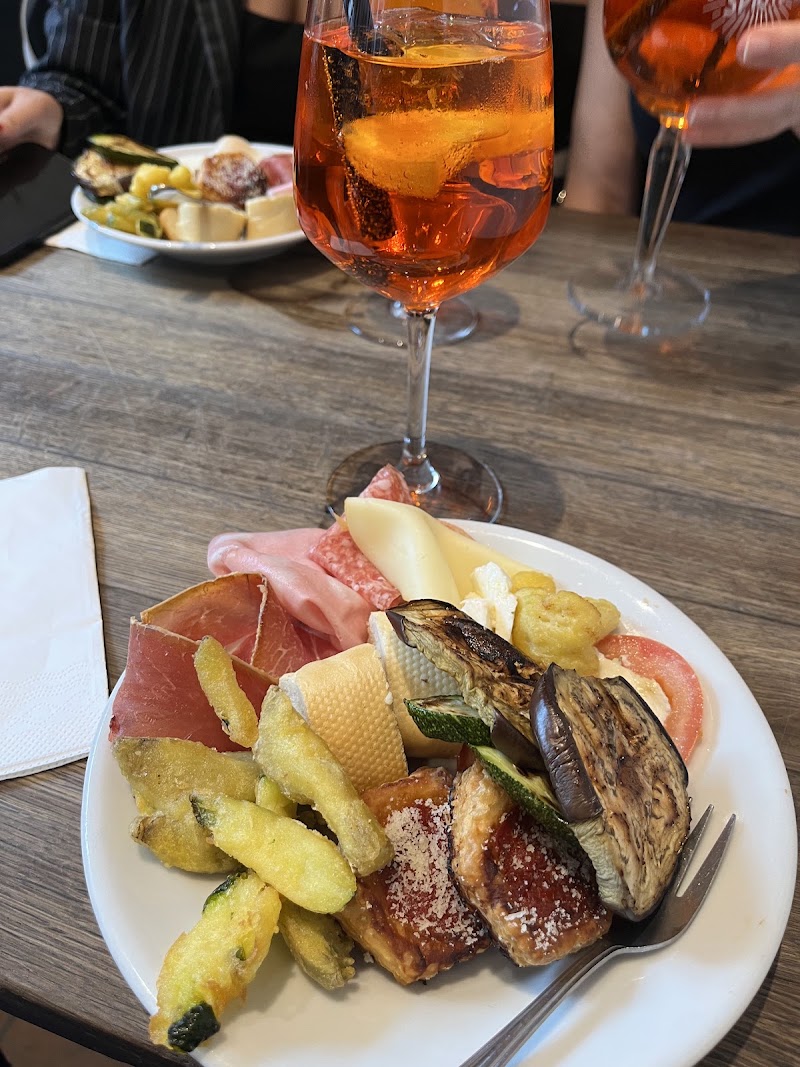 La Cantina - Intermezzo italiano - La Cantina - Intermezzo italiano Sparkassenpl. 2, 6020 Innsbruck, Austria