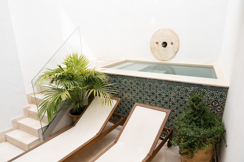 Honest Hotel Sevilla - Honest Hotel Sevilla C. San Pedro Mártir, 1, Casco Antiguo, 41001 Sevilla, Spain
