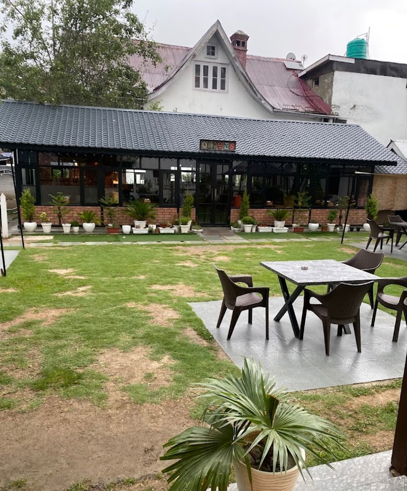 Hotel Firdous By Solaire - Hotel Firdous By Solaire near BOMBAY INTERNATIONAL HOTEL, Ikhrajpora, Rajbagh, Srinagar, 190004