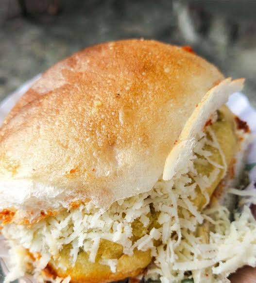 Graduate Vadapav - Graduate Vadapav, Shop No 29, Haji Ghani Building, opp. Byculla -East, Byculla East, Railway Station, Mumbai, Maharashtra 400027, India