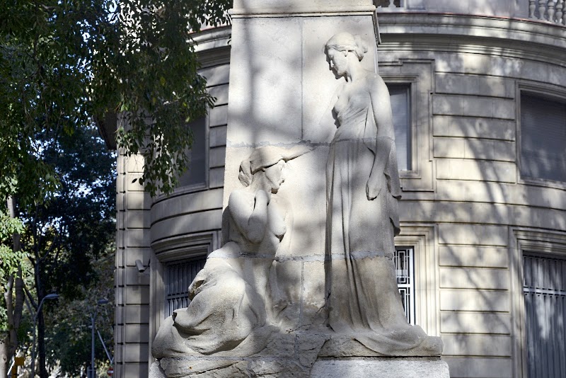 Monument a Rafael Casanova - Monument a Rafael Casanova Rda. de Sant Pere, 41, Eixample, 08010 Barcelona, Spain
