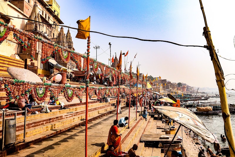 Ahilyabai Ghat - Ahilyabai Ghat 8246+C36, Dashashwamedh Ghat Rd, Ghats of Varanasi, Bangali Tola, Varanasi, Uttar Pradesh 221001, India