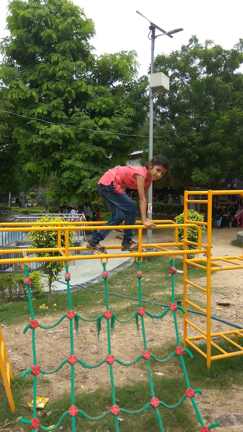 Hathi Park - Hathi Park FR5X+558 Sumitra Nandan Park (Hathi Park), Civil Lines, Prayagraj, Uttar Pradesh 211002, India