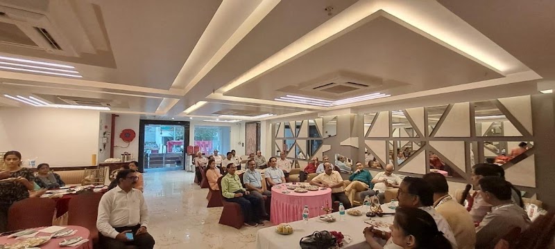 The Mirror Cafe - The Mirror Cafe Hotel Picasso 10, 14 Layal road, Patrika Marg, Agnipath Colony, Civil Lines, Prayagraj, Uttar Pradesh 211001, India