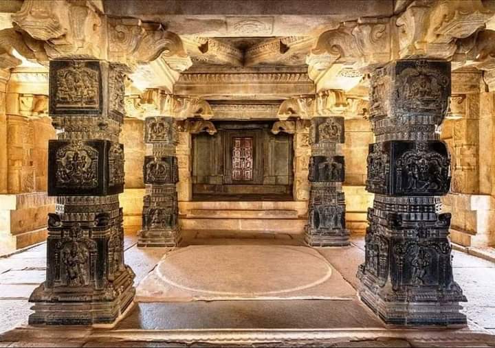 Hazara Raama Temple - Hazara Raama Temple 8F99+4G2, Karnataka 583221, India