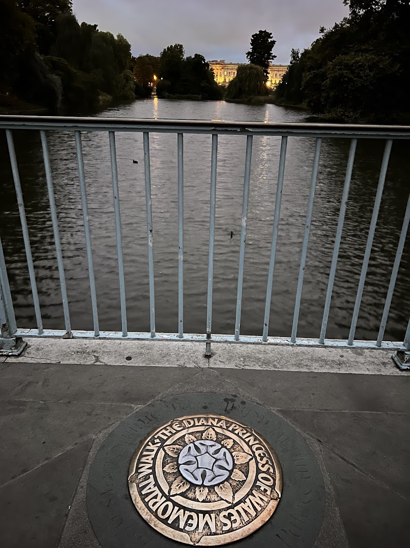 Diana Princess of Wales Memorial Walk - Diana Princess of Wales Memorial Walk, 42 The Mall, London SW1A 2BJ, UK
