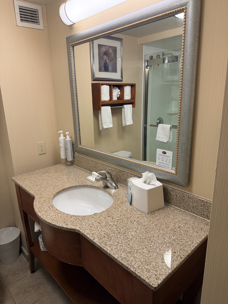 Hampton Inn New York - LaGuardia Airport - Hampton Inn New York - LaGuardia Airport 102-40 Ditmars Blvd, East Elmhurst, NY 11369, USA