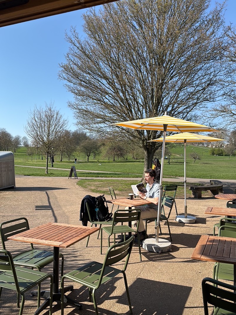 Primrose Hill Café - Primrose Hill Café, A5205, London NW8 7LS, UK