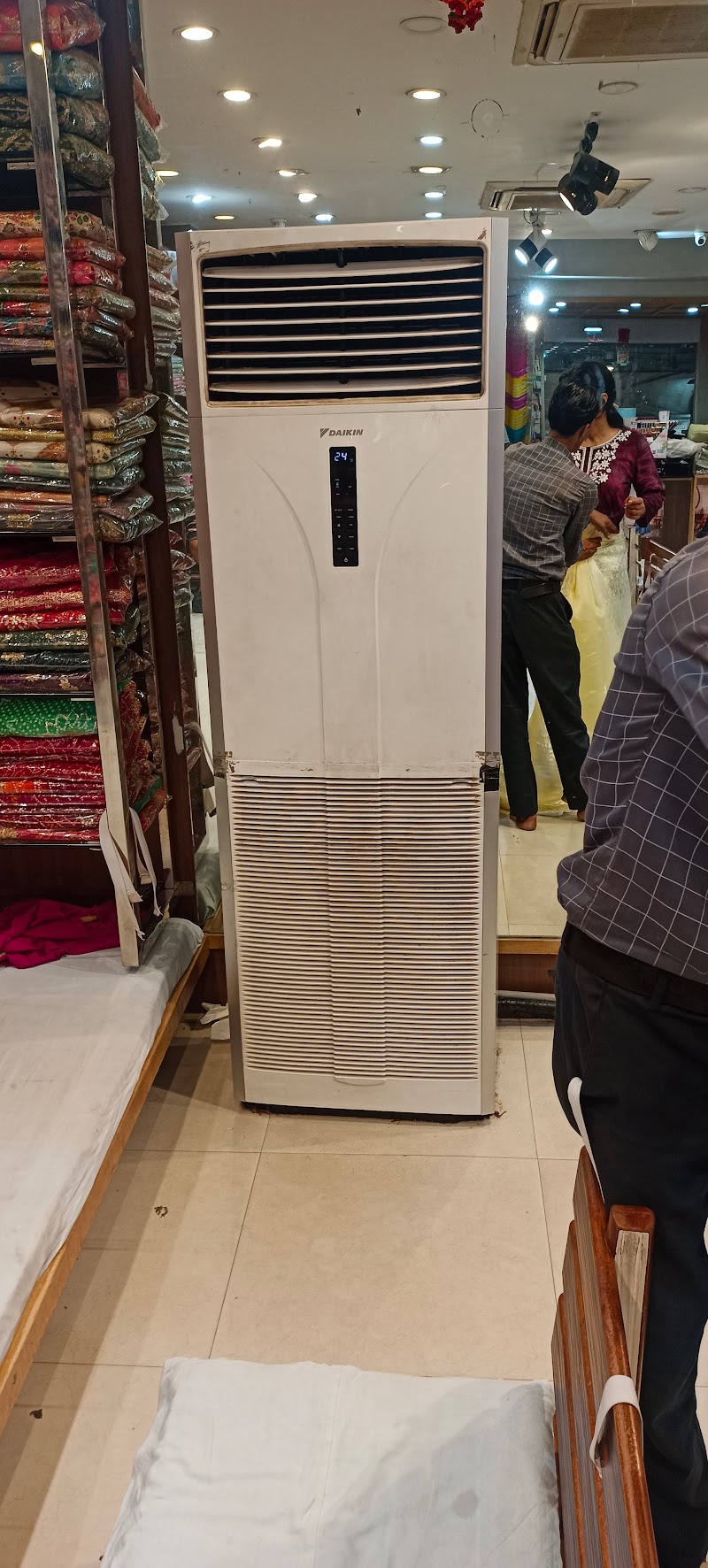 M.S.Fashion - M.S.Fashion Near Choda Rasta, WRCC+X5G, Lal Ji Sand Ka Rasta, Chaura Rasta, Tripolia Bazar, Modikhana, Jaipur, Jaipur Nagar Nigam Area, Rajasthan 302003, India