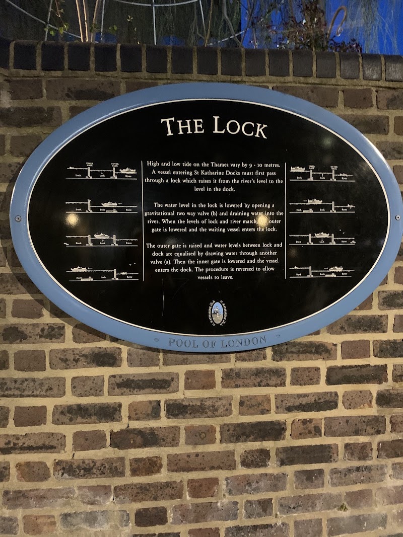 St. Katharine Docks Drawbridge & Locks - St. Katharine Docks Drawbridge & Locks, 15 St Katharine's Way, London E1W 1LP, UK