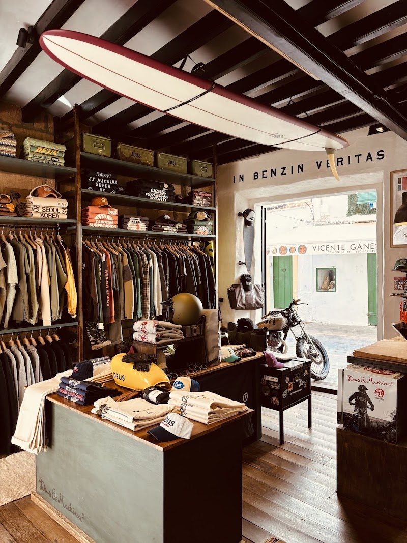 Deus Ex Machina Ibiza Old Town - Deus Ex Machina Ibiza Old Town, Carrer de Guillem de Montgrí, 12, 07800 Eivissa, Illes Balears, Spain