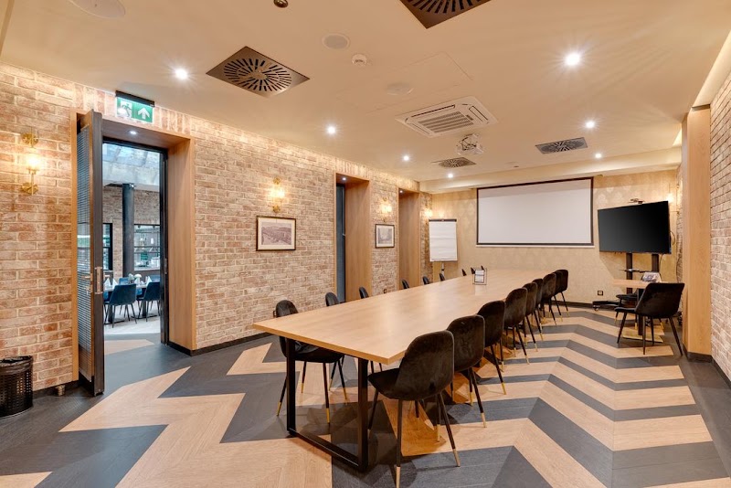 Hotel Diament Plaza Katowice - Hotel Diament Plaza Katowice Dworcowa 9-11, 40-012 Katowice, Poland