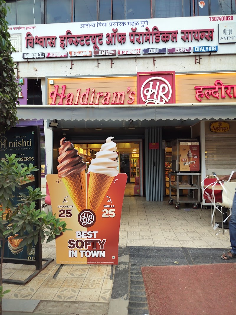 Haldiram's - Haldiram's Haldiram's - Retail Outlet, 4/5, AMIT PLAZA, Manjri Rd, opposite Netaji Mangal Karyalay, Subhash Nagar, Indraprashtha Society, Hadapsar, Pune, Maharashtra 411028, India