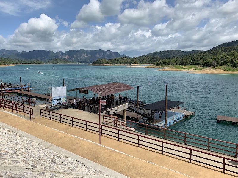 Cheow Lan Pier (Ratchaprapha Pier) - Cheow Lan Pier (Ratchaprapha Pier), XRGC+V52 Unnamed Rd Tambon Khao Phang, Amphoe Ban Ta Khun, Chang Wat Surat Thani 84230, Thailand
