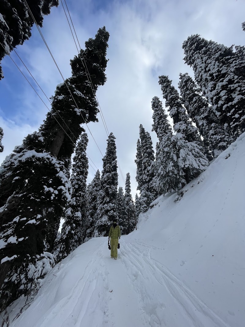 SnowAdventure Gulmarg Kashmir - SnowAdventure Gulmarg Kashmir Gul a, army museum, seum, Gulmarg, 193403