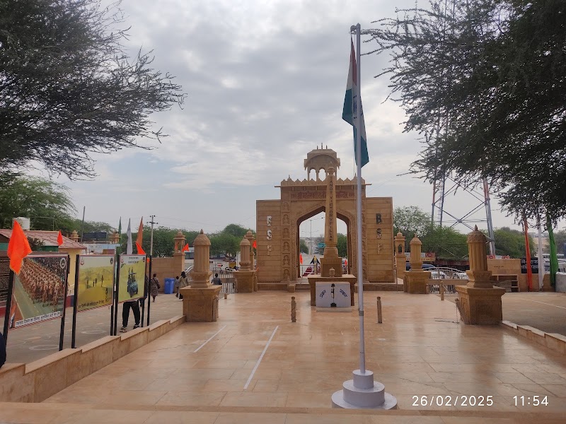 Tanot Vijay Stambh - Tanot Vijay Stambh, Q9W3+46W, Tanot Rd, Tanot, Rajasthan 345022, India
