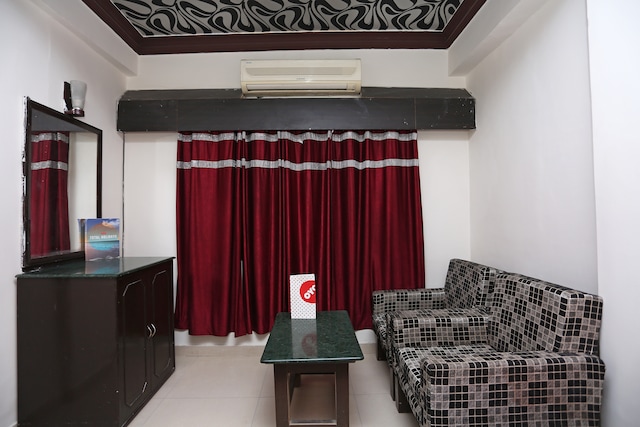 OYO 22507 Anjuman - OYO 22507 Anjuman, Hotel Anjuman Bye D2, 1, Bypass Rd, Professors Colony, Professors Colony, Ghatwasan, Kamla Nagar, Agra, Uttar Pradesh 282005, India
