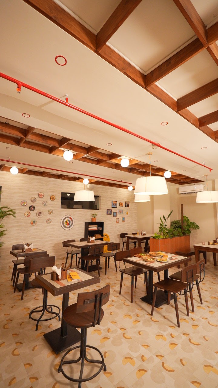 The Hole In The Wall Cafe