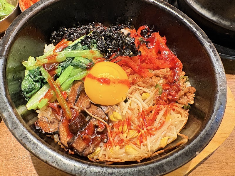 Yache 韓式蔬食 信義店 - Yache 韓式蔬食 信義店 110, Taiwan, Taipei City, Xinyi District, Xingya Village, Songgao Rd, 11號4 樓