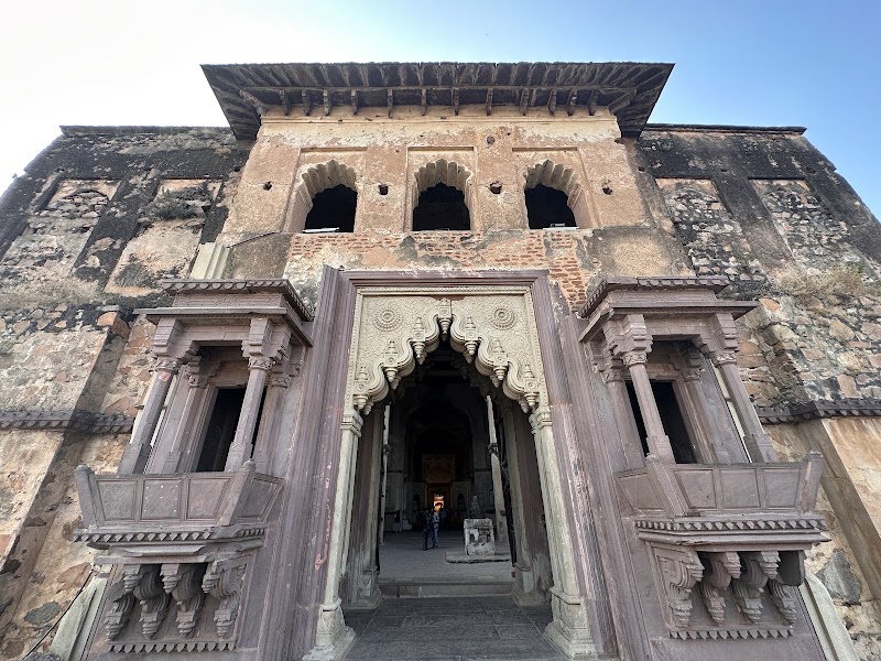 Shri Ram Raja Mandir - Shri Ram Raja Mandir, Survey No, 457, Tikamgarh - Jhansi Rd, Marg, Orchha, Madhya Pradesh 472246, India