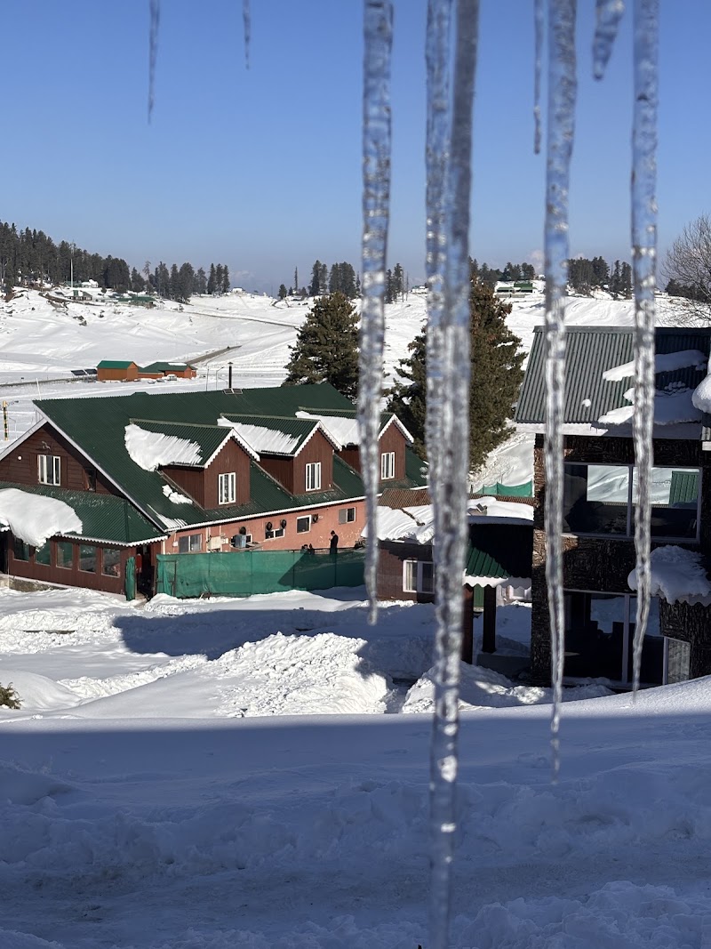 Hotel Nedou's - Hotel Nedou's Ski Institute Rd, opp. Gulmarg Golf Club, Gulmarg, Forest Block, 193403