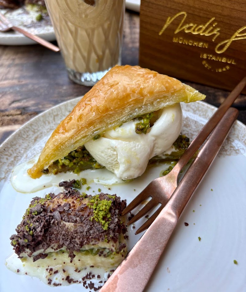 Karaköy Güllüoğlu - Nadir Güllü - Karaköy Güllüoğlu - Nadir Güllü, Kemankeş Karamustafa Paşa, Kemankeş Cd. No:67, 34425 Beyoğlu/İstanbul, Türkiye
