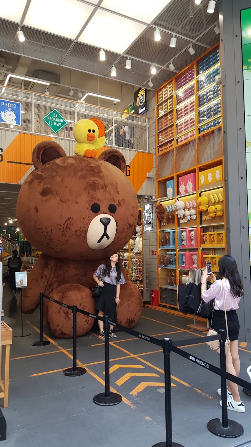 Myeongdong Shopping Street - Myeongdong Shopping Street Myeong-dong 2(i)-ga, Jung District, Seoul, South Korea