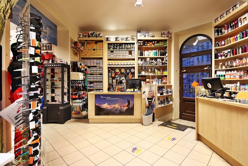 Hanibal Sport - Hanibal Sport, 16, Korunní 732, 120 00 Praha 2-Vinohrady, Czechia