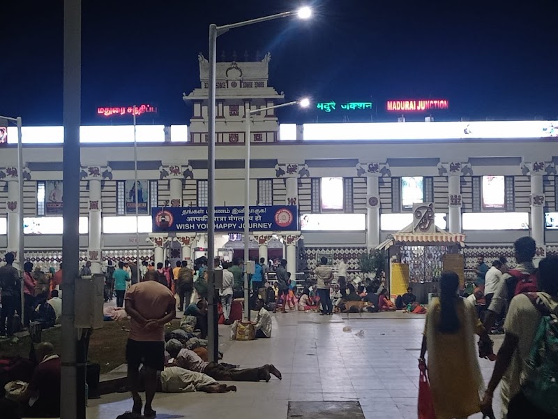 MADURAI RAILWAY JUNCTION 1st platform - MADURAI RAILWAY JUNCTION 1st platform, W4C6+96G, Pedestrian Opas, Southern Railway Colony, Madurai, Tamil Nadu 625016, India