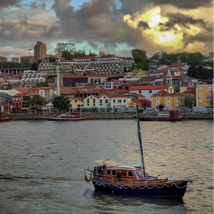 Happy Douro - Happy Douro, Gate D, R. da Praia, 4400-554 Vila Nova de Gaia, Portugal