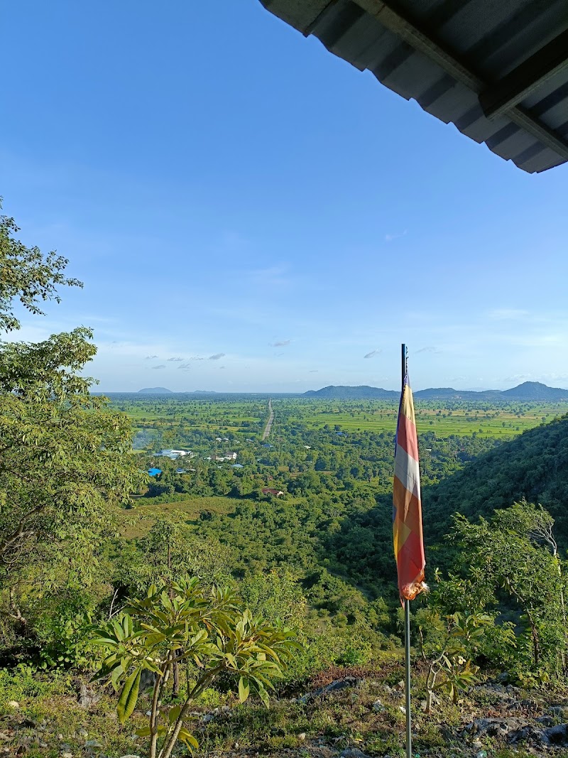 Phnom Sampow Pagoda - Phnom Sampow Pagoda, ផ្លូវ សំពៅ-បាណន់, ផ្លូវជាតិលេខ៥៧, Krong Battambang, Cambodia