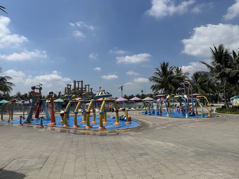 VinWonders Wave Park - VinWonders Wave Park, XX2M+HHX, Nghia Tru, Hung Yen, Vietnam