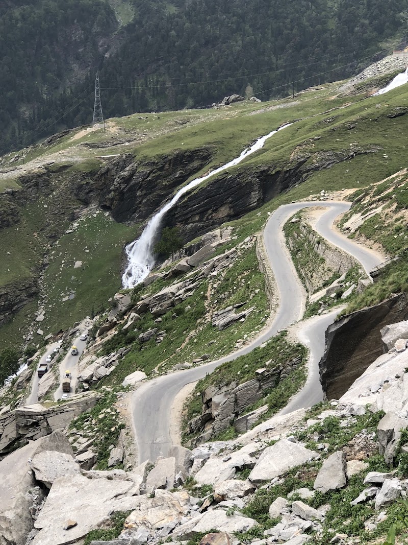 Manali Local Taxi Services - Manali Local Taxi Services, Mall Rd, near Kunzum Hotel, Siyal, Manali, Himachal Pradesh 175131, India