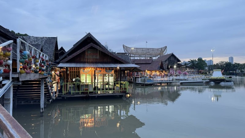 Lisa Coconut - Lisa Coconut LT06 Pattaya Floating Market Muang Pattaya, Amphoe Bang Lamung, Chang Wat Chon Buri 20150, Thailand