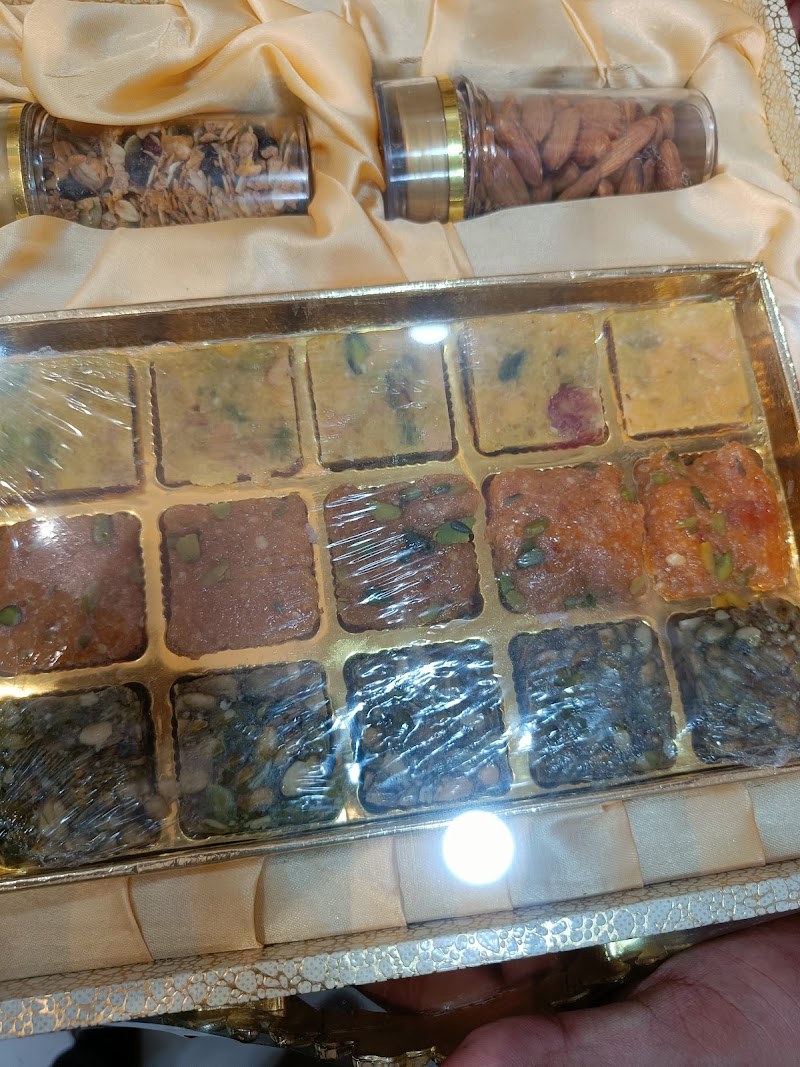 Jiwaram Sweet - Jiwaram Sweet Shop No 6,7,8 Jain Mandir, Choti Dadabari, near Ansal Plaza, South Extension II, Police Colony, New Delhi, Delhi 110049, India