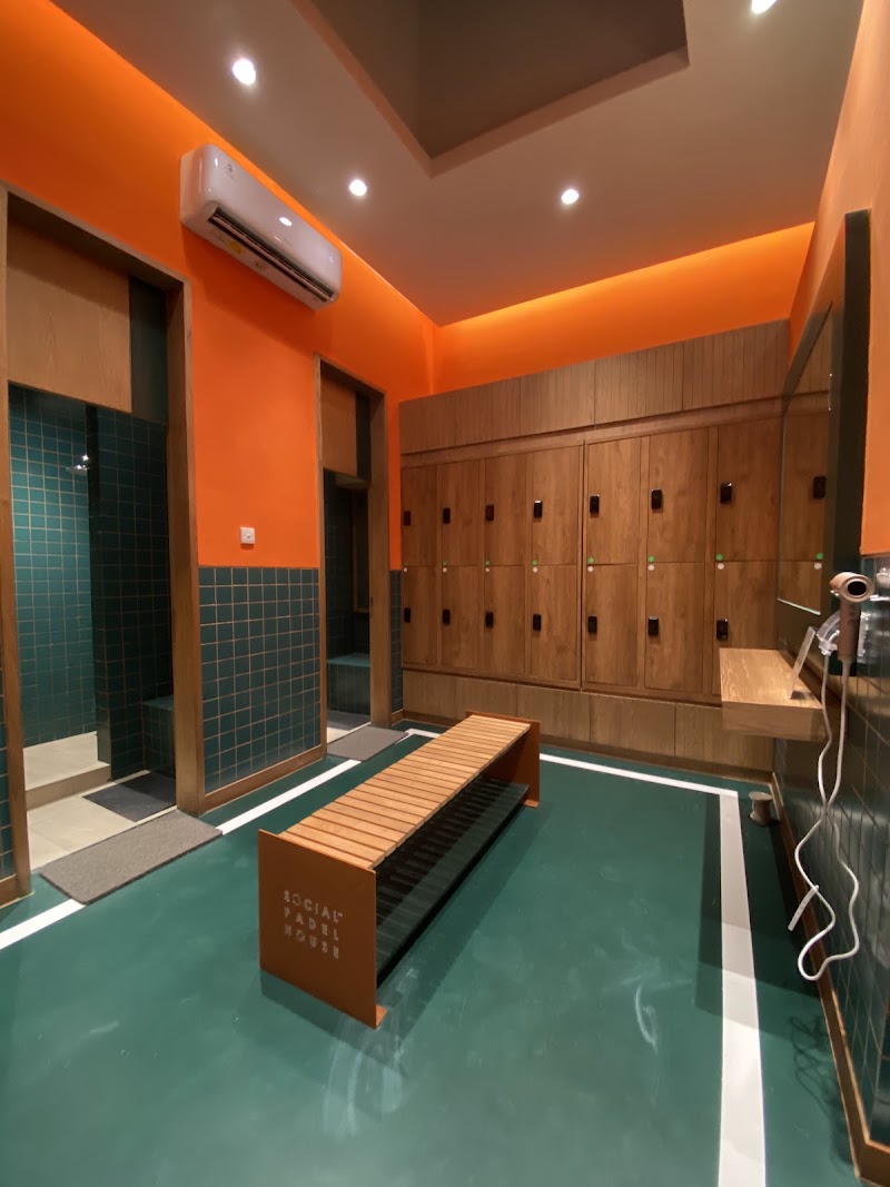 Social Padel House Menteng - Social Padel House Menteng Abang, Jl. K.H. Wahid Hasyim No.148-150, RT.2/RW.10, Kp. Bali, Kecamatan Tanah, Kota Jakarta Pusat, Daerah Khusus Ibukota Jakarta 10250, Indonesia