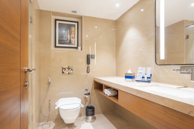 Golden Tulip Jaipur City Center - Golden Tulip Jaipur City Center Mirza Ismail Rd, opposite GPO, behind Jangid Bhawan, C Scheme, Ashok Nagar, Jaipur, Rajasthan 302001, India