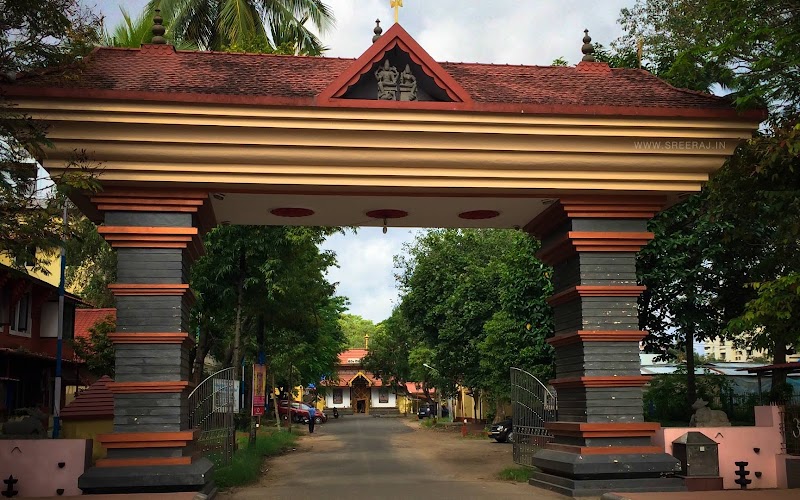 Ernakulam Shiva Temple - Ernakulam Shiva Temple, X79J+CV5, Durbar Hall Rd, Marine Drive, Ernakulam, Kochi, Kerala 682011, India