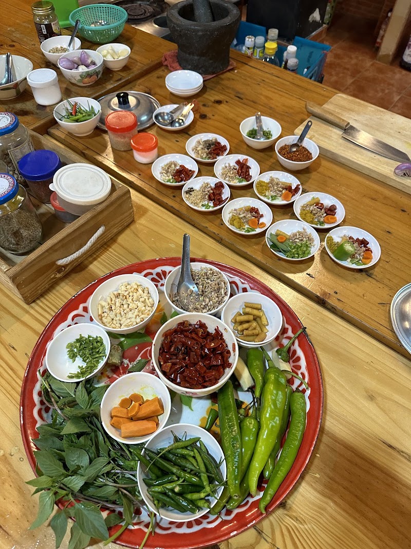 Thai Farm Cooking School - Thai Farm Cooking School 38 Mun Mueang Rd, Tambon Si Phum, Amphoe Mueang Chiang Mai, Chang Wat Chiang Mai 50300, Thailand